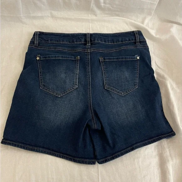 EST 1946 Denim woman’s Midrise denim shorts size 12 - Picture 3 of 8